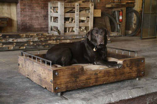 psí postel ze dřeva